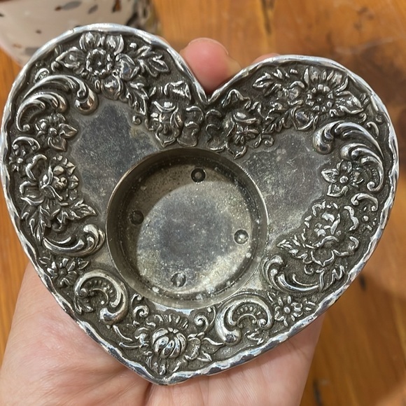 Vintage Brighton Heart Shaped Tealight Candle Holder Embossed Floral Flowers - Picture 3 of 3